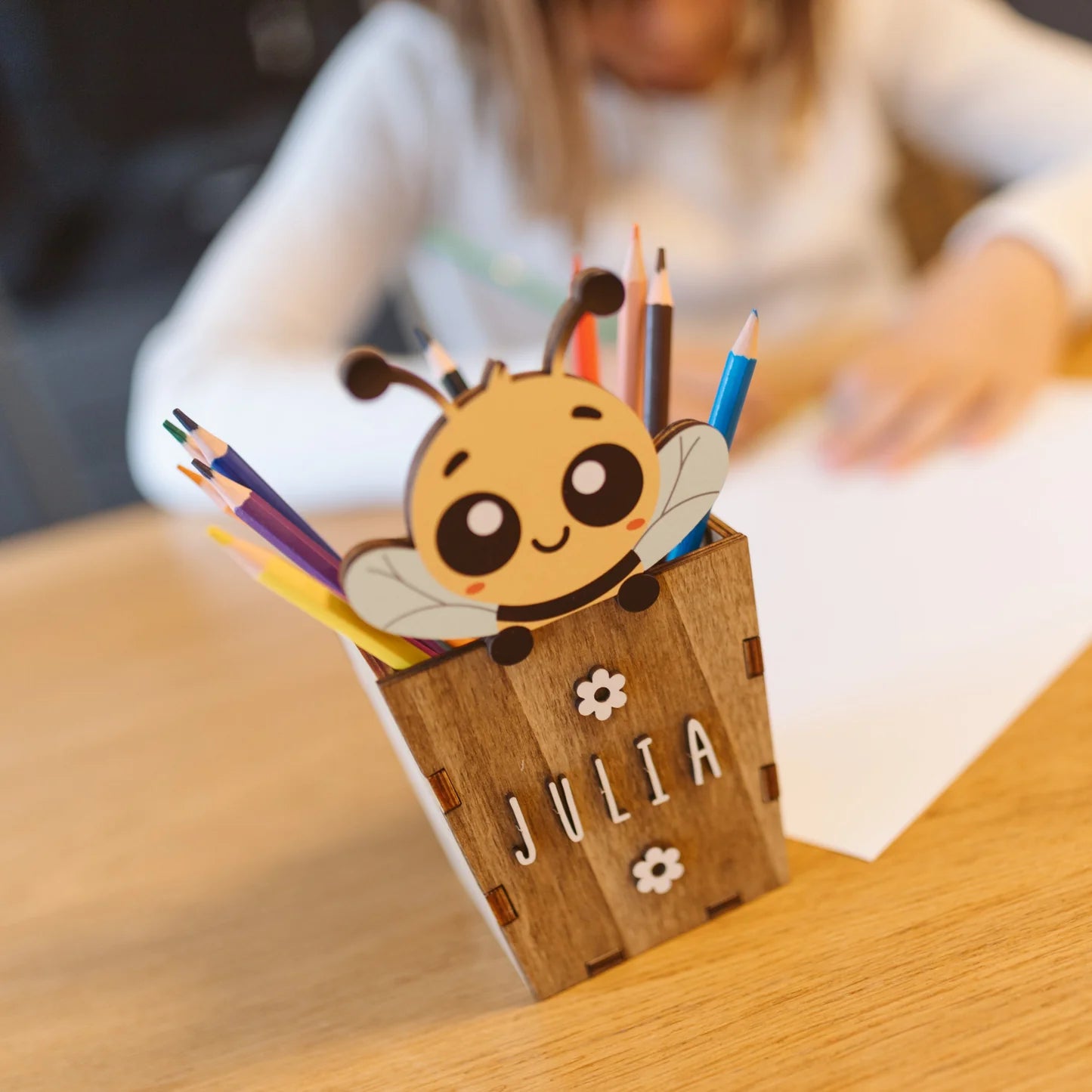 Portapenne Ape in Legno Personalizzabile – Idea Regalo Creativa Vintiun