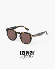 #Echo Sepia Glow – Occhiali da sole unisex dal design vintage | IZIPIZI