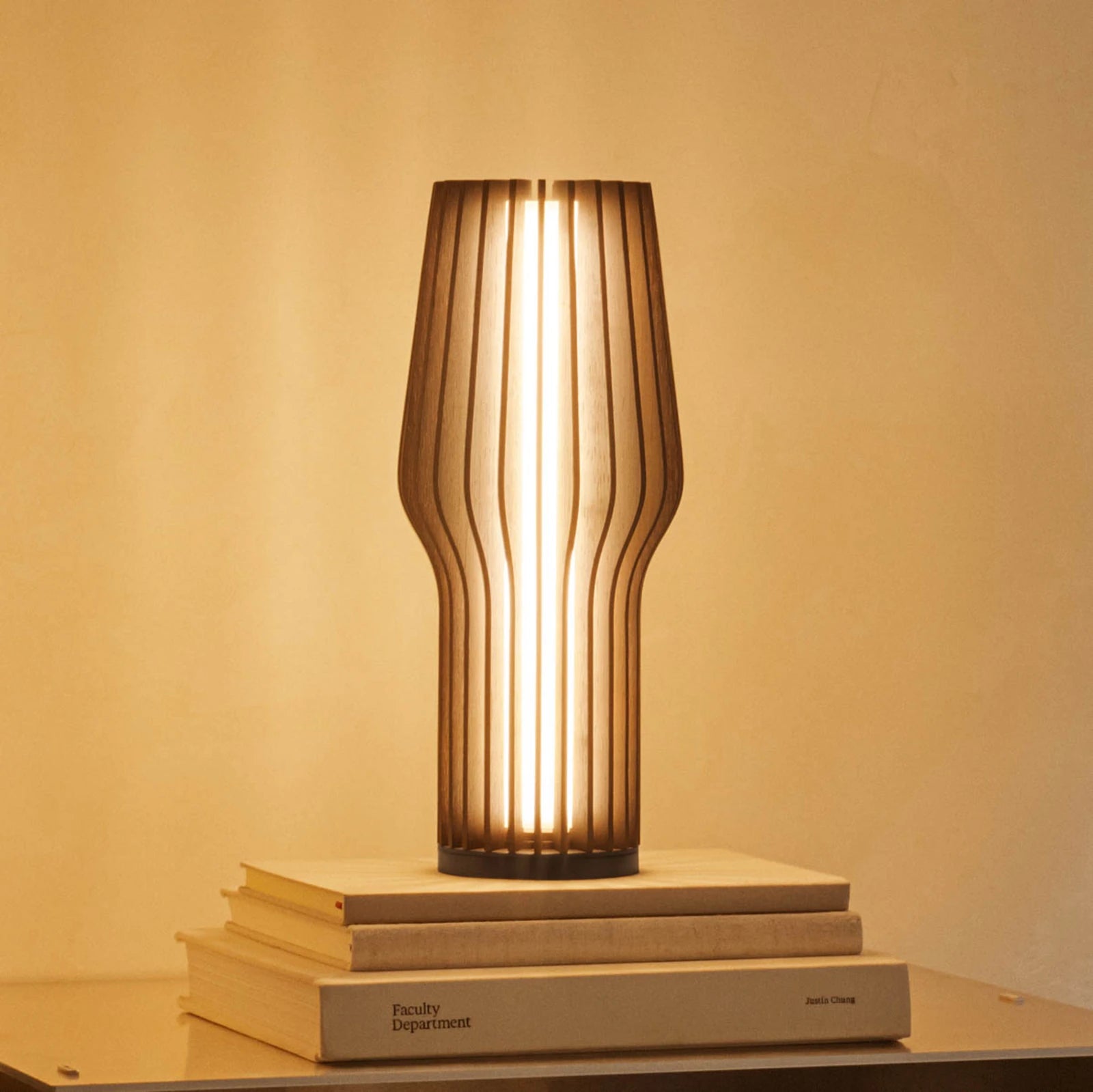 radiant_lamp_smoked_2.webp