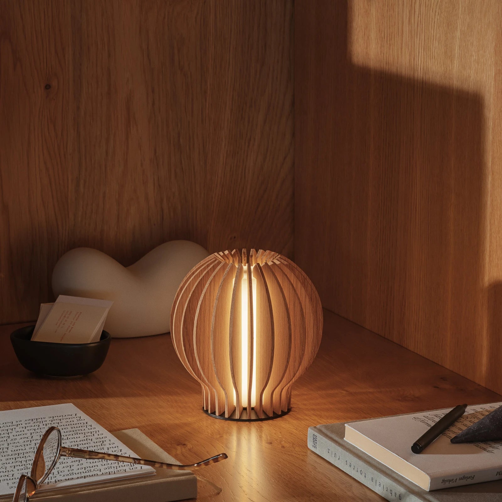 Eva Solo Radiant Round LED Oak – Lampada da Tavolo Ricaricabile Dimmerabile