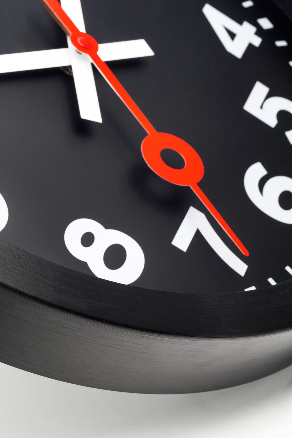 Station All Black - Orologio da parete silenzioso – Design minimal | NeXtime